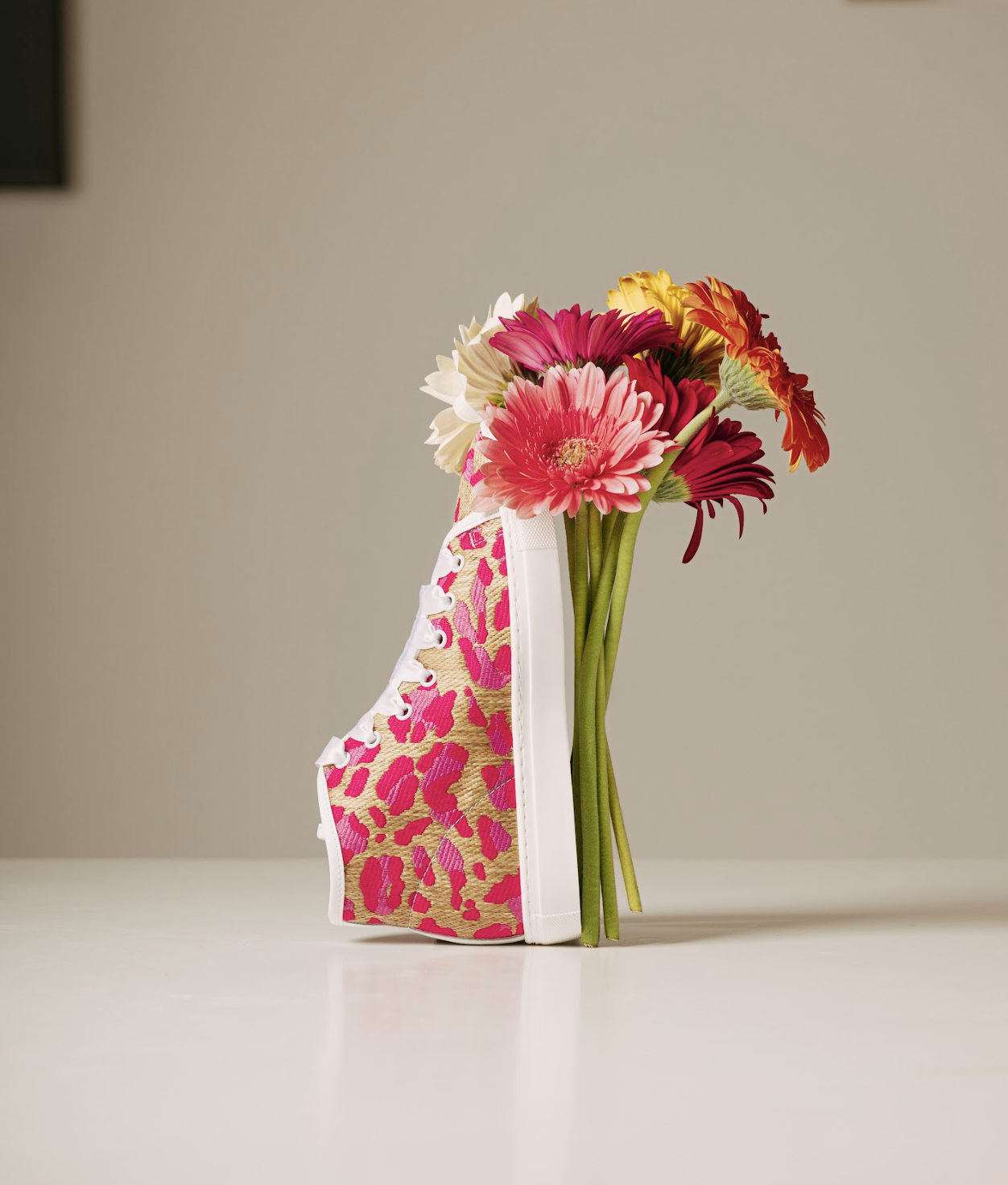 Scarpa casual artigianale su misura Roberto Bellino — sneaker in tessuto fantasia con fiori